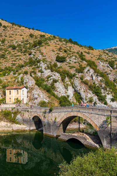 San Domenico Gölü ile Eremo di San Domenico Scanno yakınlarında, L 'Aquila, Abruzzo bölgesi, İtalya