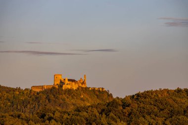 Batı Slovakya 'da Cachtice harabeleri