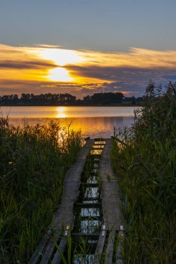 Çek Cumhuriyeti, Güney Bohemya 'da güneş batımı rezerv Rezabinec