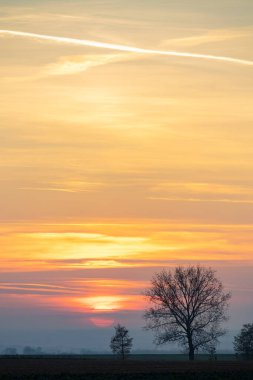 Kuzey Macaristan 'da Boldogko kalesi yakınlarında gün batımı