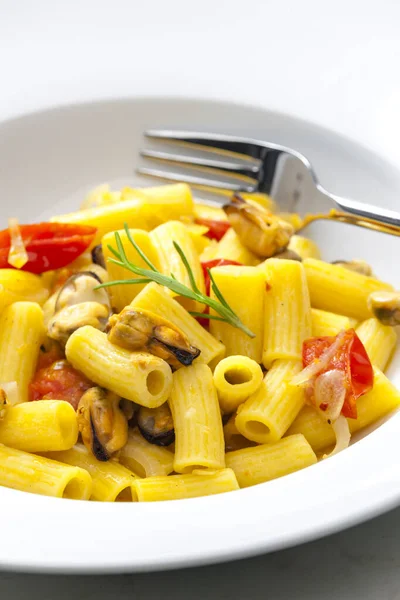 Macarrão Com Mexilhões Tomates Alho — Fotografia de Stock