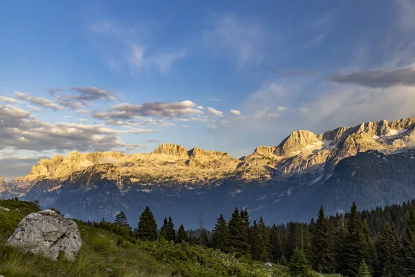 2541 Metre Julian Alpleri Nde Bulunan Monte Ursiç Dağı Etrafındaki — Stok fotoğraf