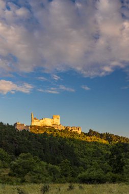 Batı Slovakya 'da Cachtice harabeleri