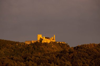 Batı Slovakya 'da Cachtice harabeleri