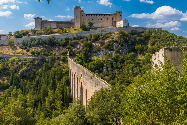 Castillo Spoleto Con Acueducto Umbría Italia — Foto de Stock