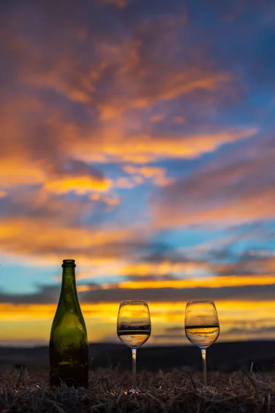 Glas Wein Mit Sonnenuntergang Spätsommer — Stockfoto