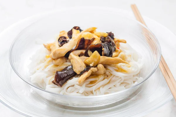 Macarrão Arroz Com Carne Frango Cogumelo — Fotografia de Stock