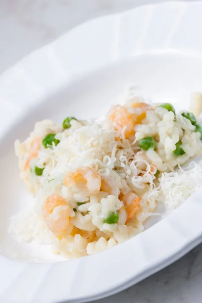 Risotto Italiano Con Gambas Guisantes Verdes —  Fotos de Stock