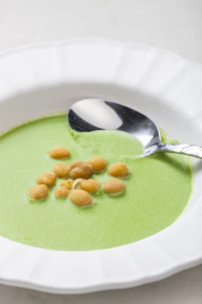 Sopa Guisantes Verdes Con Guisantes Fritos —  Fotos de Stock