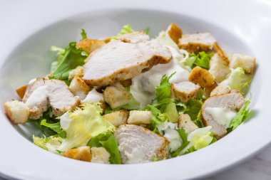 Sezar salatasının durgun yaşamı