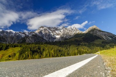 Avusturya 'nın sonbahar Alpleri Bischofshofen yakınlarında