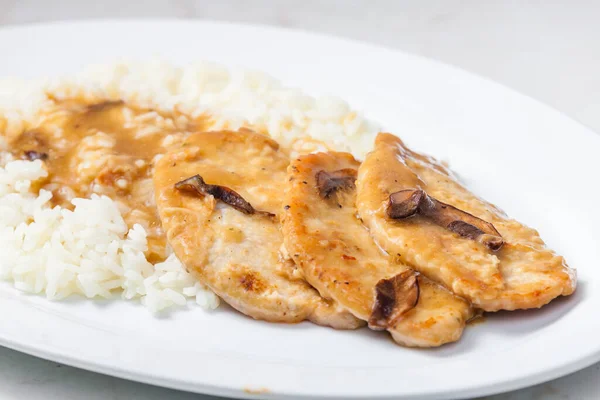 Carne Aves Com Molho Cogumelos Arroz — Fotografia de Stock