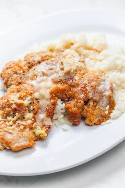 Carne Cerdo Sobre Pimiento Con Arroz —  Fotos de Stock