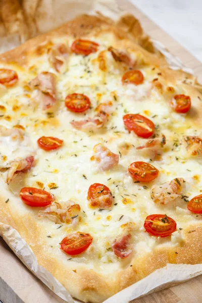 Pizza Casera Con Camarones Tomates —  Fotos de Stock