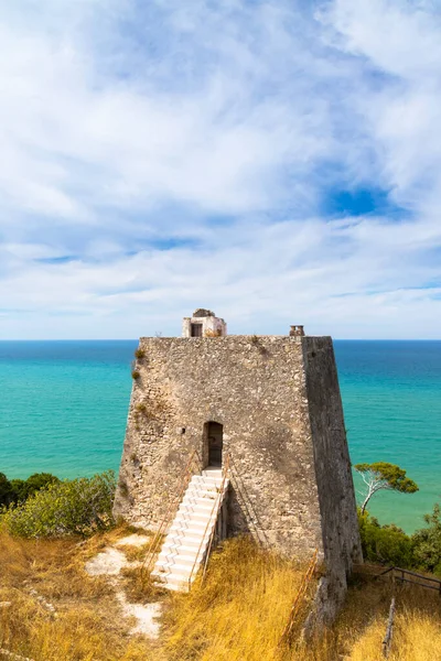 Torre Monte Pucci Baia Calenella Beach Vico Del Gargano Foggia — Stock Photo, Image