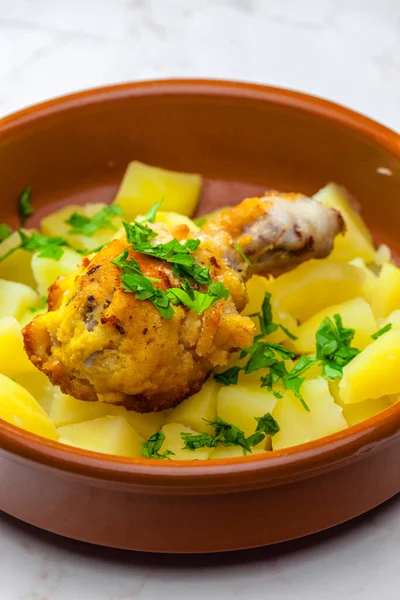 Perna Frango Frito Com Batatas — Fotografia de Stock