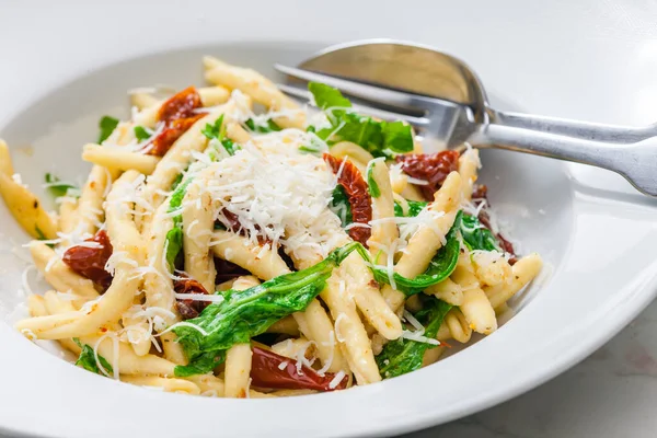 Pasta Con Pomodori Secchi Spinaci — Foto Stock