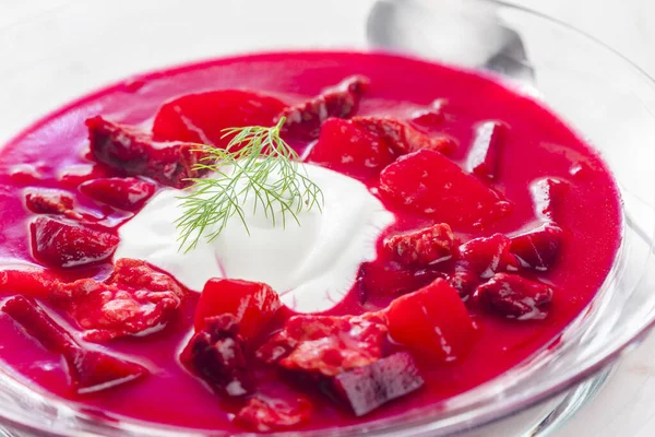 Rote Rüben Suppe Mit Saurer Sahne — Stockfoto