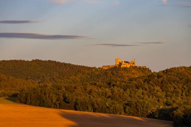 Batı Slovakya 'da Cachtice harabeleri