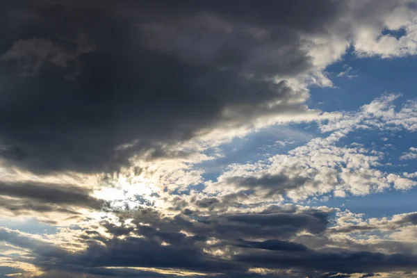 Blauwe Lucht Met Wolken Als Achtergrond — Stockfoto