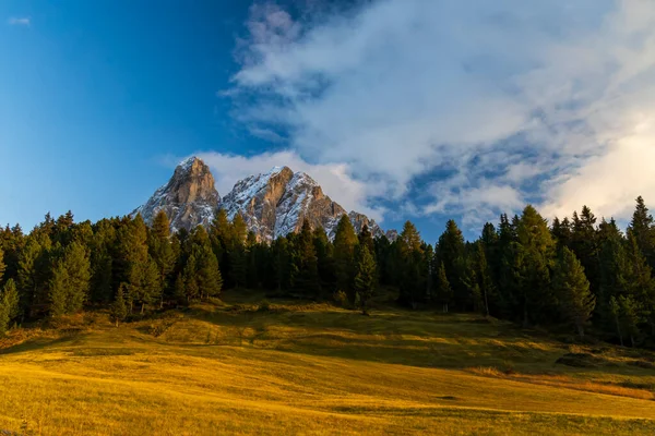 Piękny Krajobraz Włoskich Dolomitów Pobliżu Santa Magdalena — Zdjęcie stockowe