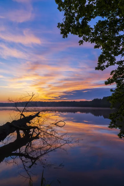 チェコ共和国トレボンの池の上の日の出 — ストック写真