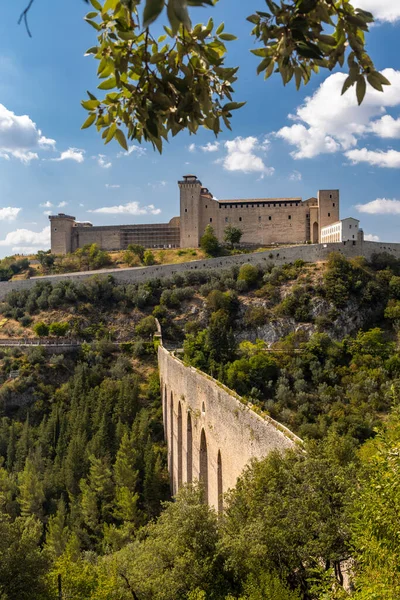 Castillo Spoleto Con Acueducto Umbría Italia —  Fotos de Stock