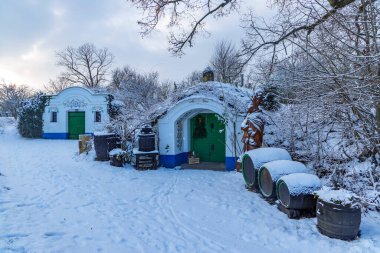 Petrov, Güney Moravya, Çek Cumhuriyeti yakınlarındaki Plze 'de tipik bir açık hava şarap mahzeni grubu