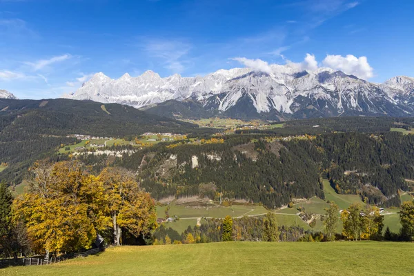Осенний Вид Массив Дахштайн Австрии — стоковое фото