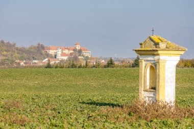 Çek Cumhuriyeti 'nde köy şapeli olan Jaroslavice Sarayı