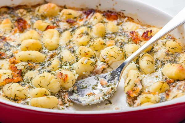 Ñoquis Horno Con Salmón Salsa Eneldo —  Fotos de Stock