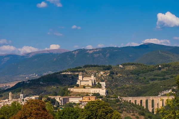 Castillo Spoleto Con Acueducto Umbría Italia —  Fotos de Stock