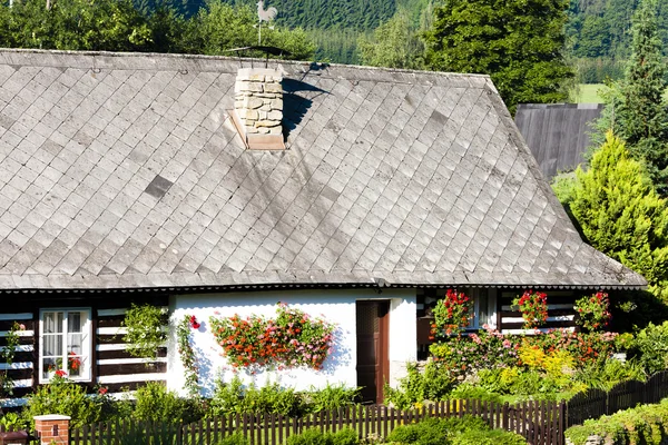 Ferienhaus mit Pflanzen, Tschechische Republik — Stockfoto