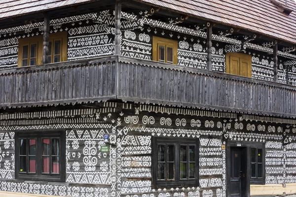 Деревянный дом в Цицаны, Словакия — стоковое фото