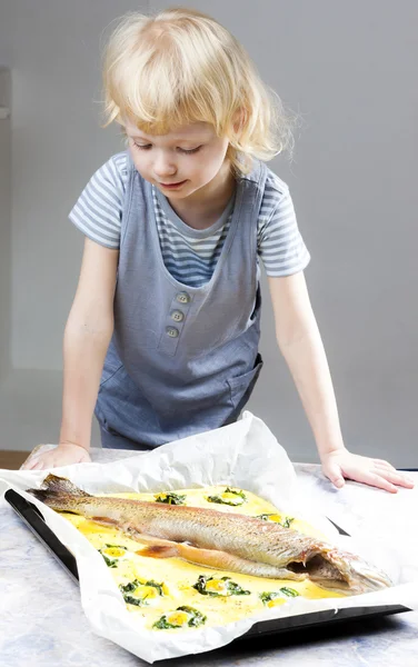 Portrait of little girl with baked trout salmon — Stock Photo, Image