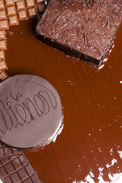 Pastel de chocolate con salchicha —  Fotos de Stock