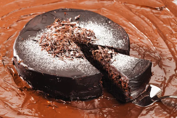Ciocolată cu tort de ciocolată — Fotografie, imagine de stoc