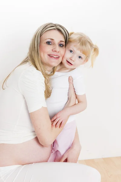 Portrait of little girl with her pregnant mother — Stock Photo, Image