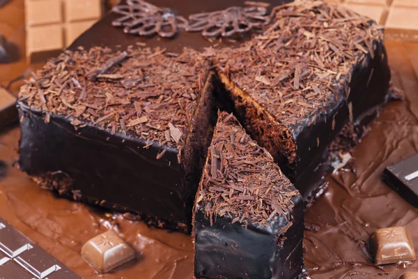 Bodegón de chocolate con pastel de chocolate —  Fotos de Stock