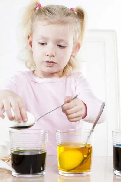 Little girl coloring Easter eggs — Stock Photo, Image