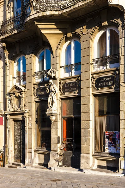 Oude apotheek huis in bratislava, Slowakije — Stockfoto