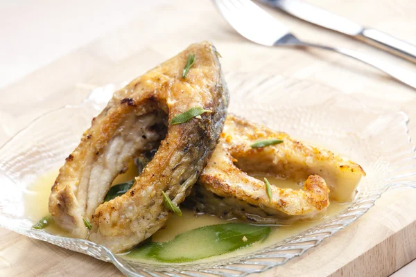 Carp with butter and sage — Stock Photo, Image