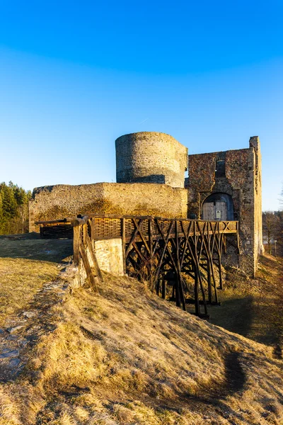 Ruïnes van krakovec kasteel — Stockfoto