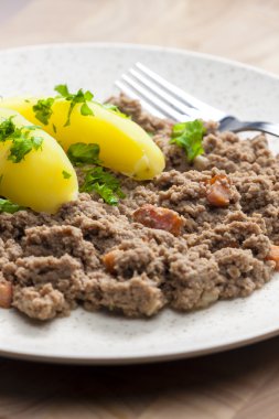 Karma et pastırma ve patates ile