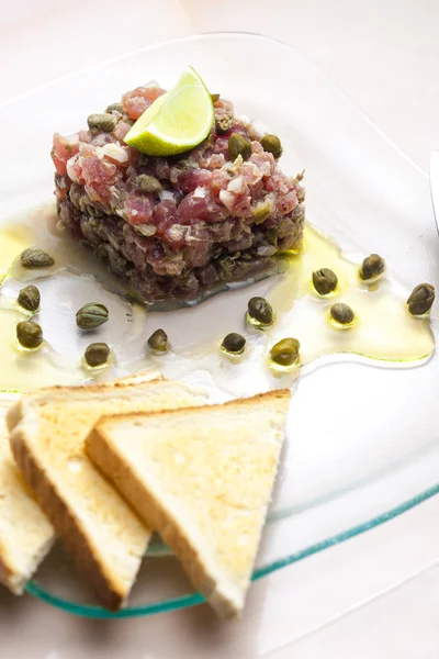 Lezzetli tuna tartar — Stok fotoğraf