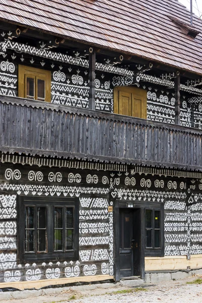 Timbered будинок в Cicmany — стокове фото