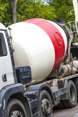 Beton karıştırıcı