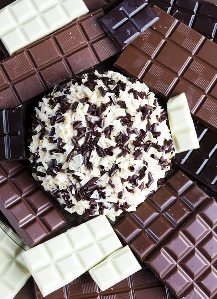 Ainda vida de chocolate com bolo de chocolate — Fotografia de Stock