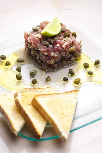 Ton balıklı tartar — Stok fotoğraf