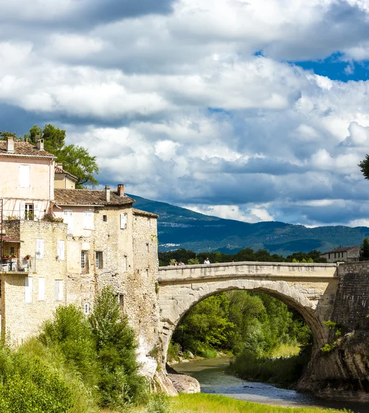 Mieście Vaison-la-romaine, Prowansja, Francja — Zdjęcie stockowe